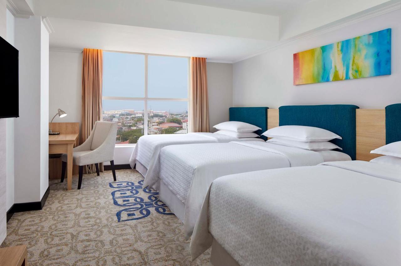 Four Points By Sheraton Makassar Esterno foto