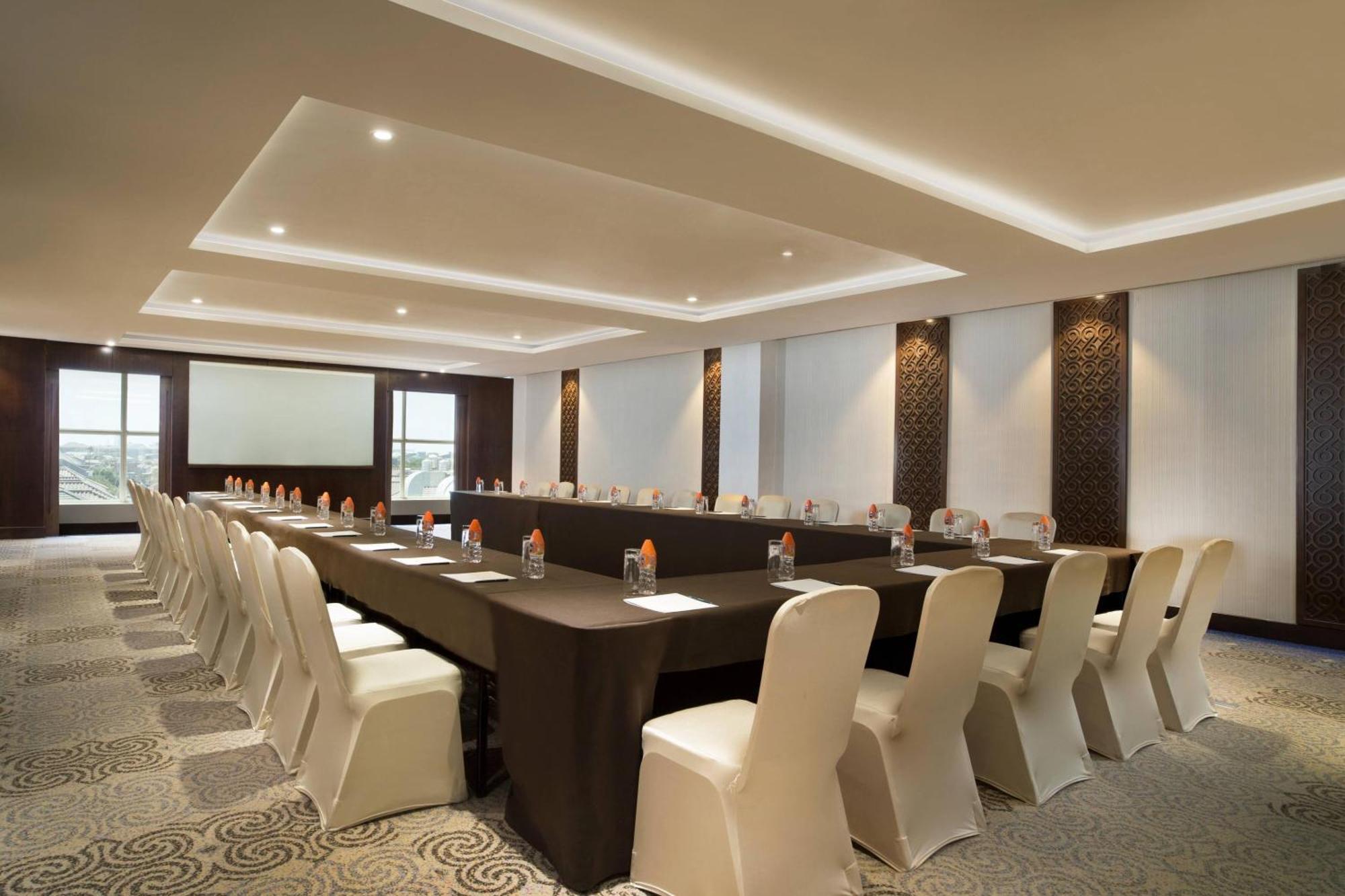 Four Points By Sheraton Makassar Esterno foto