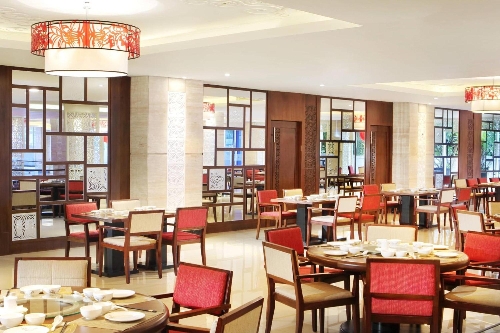 Four Points By Sheraton Makassar Esterno foto