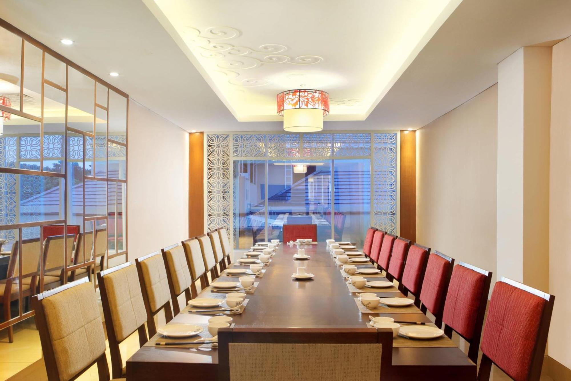 Four Points By Sheraton Makassar Esterno foto