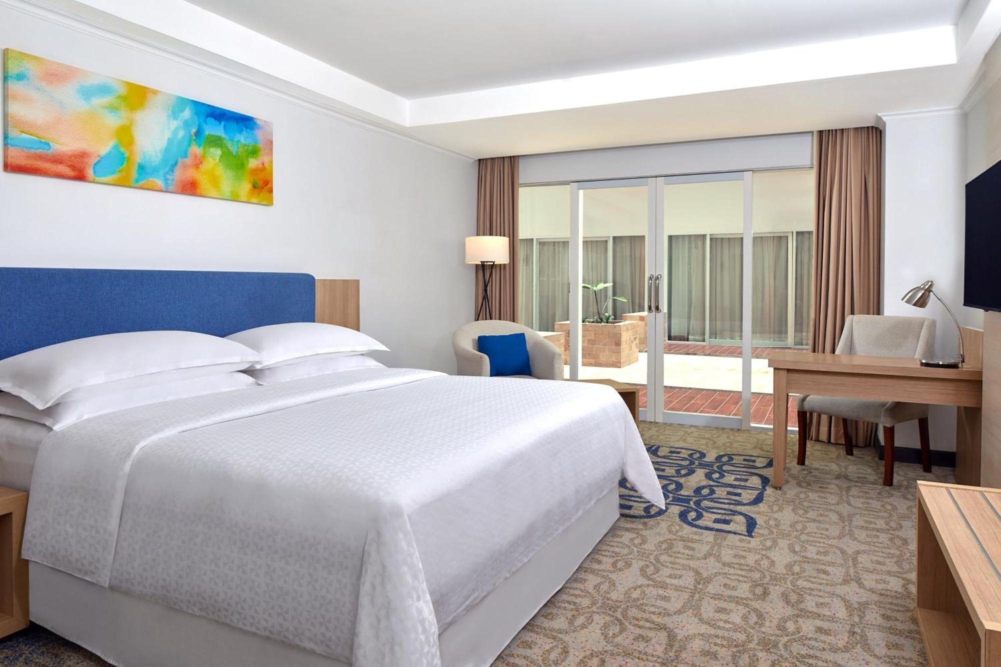 Four Points By Sheraton Makassar Esterno foto