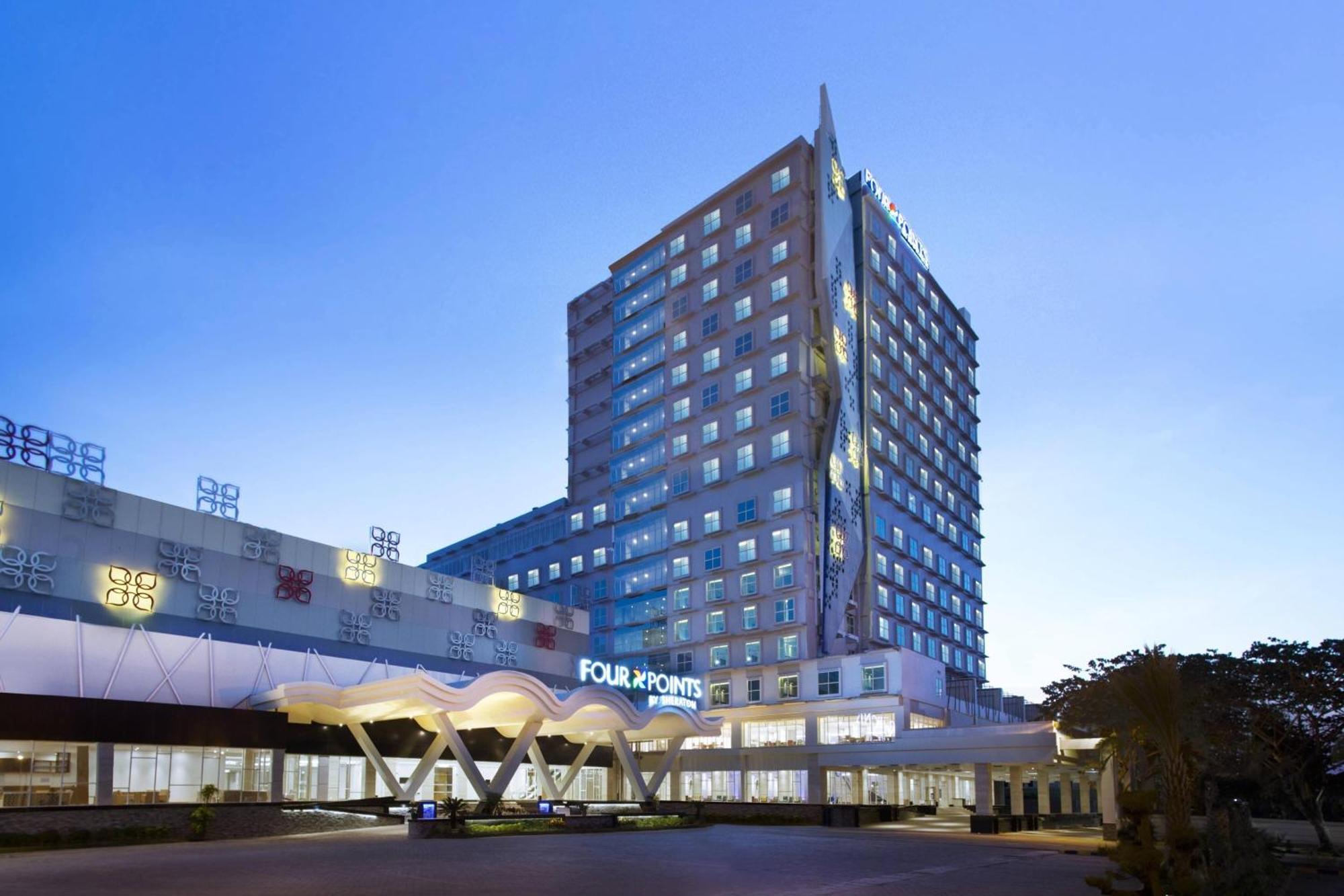 Four Points By Sheraton Makassar Esterno foto