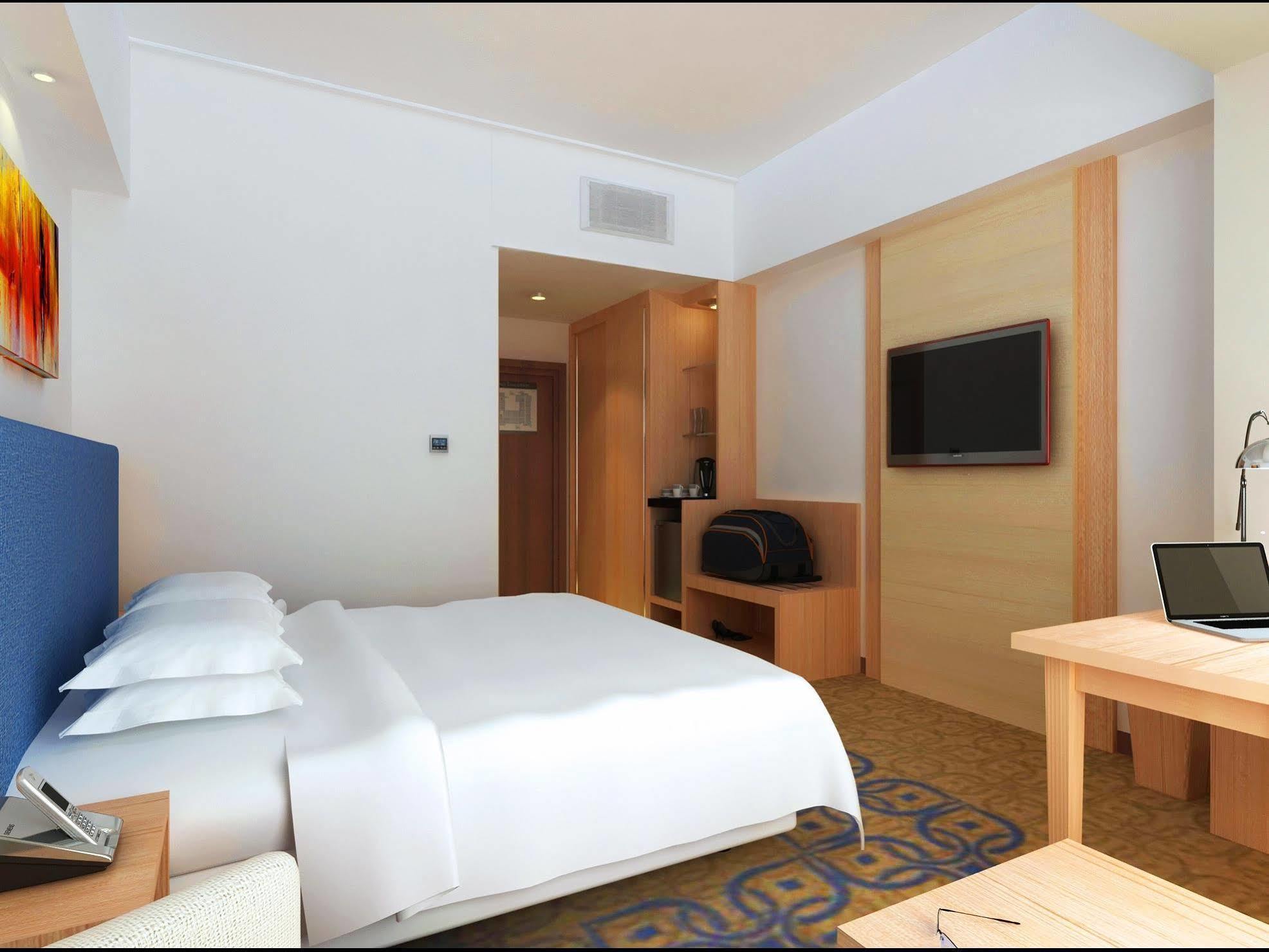 Four Points By Sheraton Makassar Esterno foto